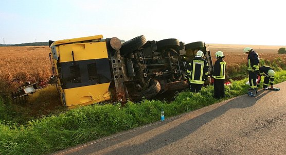 Umgestürzter Kran bei Uthleben (Foto: S.Dietzel) Umgestürzter Kran bei Uthleben (Foto: S.Dietzel)