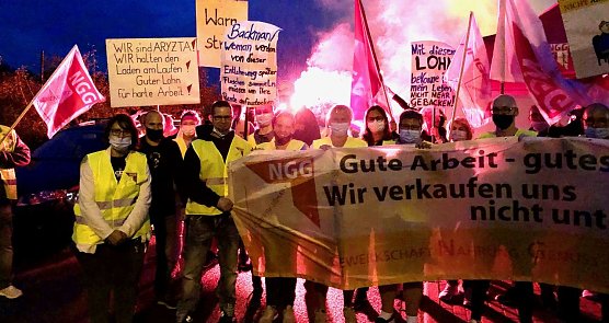 Streik vor dem Klemme-Werk in den Morgenstunden (Foto: Jens L&ouml;bel)