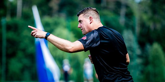 Typisch Lars Greschke: Engagiert und lautstark an der Seitenlinie  (Foto: C.Keil)