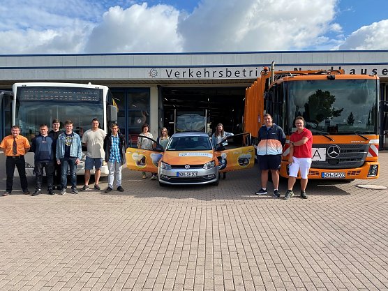 Neun neue Azubis starten bei den Stadtwerken in ihr Berufsleben (Foto: Marco Bachmann)