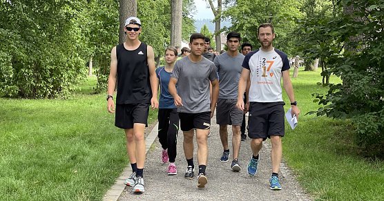 Sch&uuml;ler und Lehrer beim Spendenlauf in Ellrich (Foto: C.B&ouml;ck)