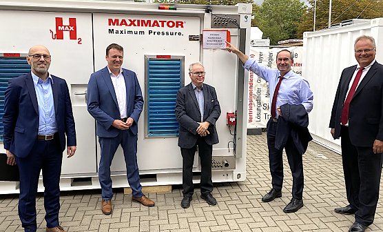 Torsten Heilmann, Mathias Kurras, Helmut G&uuml;nter, Hubert Aiwanger und Norbert Hein (v.l.n.r) (Foto: oas)