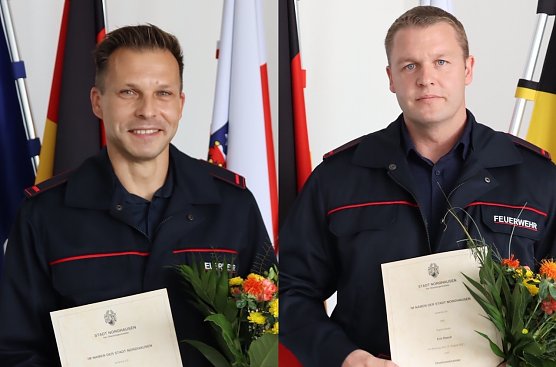 Bef&ouml;rderung von Steffen K&ouml;nig (links) und Eric Rasch zu Oberbrandmeistern der Berufsfeuerwehr der Stadt Nordhausen (Foto: Stadtverwaltung NDH)
