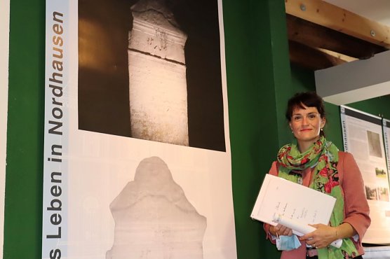  Dr. Marie-Luis Zahradnik hat sich mit den steinernen Zeitzeugen j&uuml;dischen Lebens auseinandergesetzt (Foto: Stadtverwaltung Nordhausen)