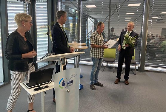 Würdigung für Detlef Helbing (2.v.r.) (Foto: WBG) Würdigung für Detlef Helbing (2.v.r.) (Foto: WBG)