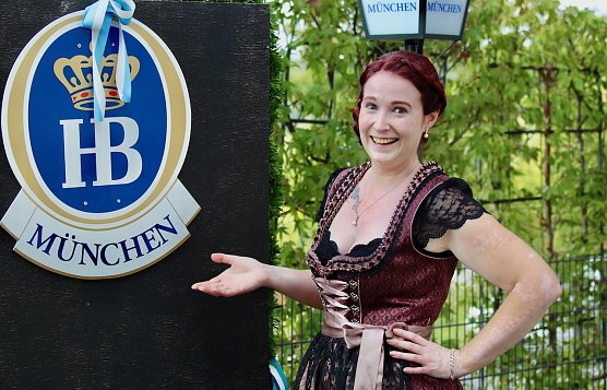 Martina Stützer eröffnete ihr Lokal im bayrischen Stil (Foto: Eva Maria Wiegand) Martina Stützer eröffnete ihr Lokal im bayrischen Stil (Foto: Eva Maria Wiegand)