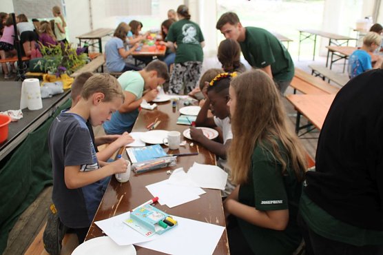 Prozellan bemalen (Foto: Tuschy)