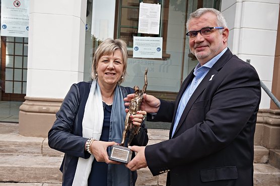 Gesch&auml;ftsf&uuml;hrerin Martina R&ouml;der und Stefan N&uuml;&szlig;le, 1. Beigeordneter des Landkreises (Foto: Sandra Witzel)