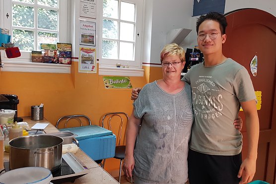 Die beiden sind seit zwei Jahren ein Team mit Herz f&uuml;r die Herder-Sch&uuml;ler. (Foto: H.Roeder)