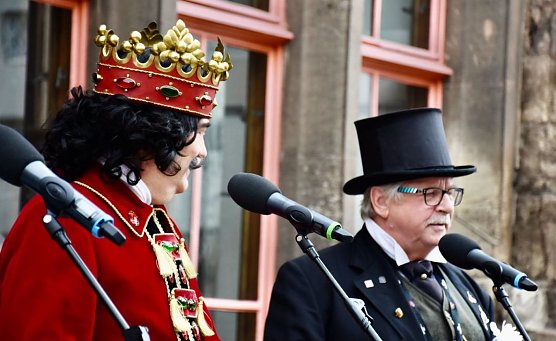 Die Politik in Bund, Land und Stadt macht es den L&auml;sterm&auml;ulern Roland und Prof. Zwanziger derzeit nicht schwer (Foto: sg)