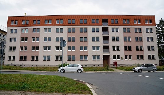 Der seit Jahresanfang leerstehende Wohnblock in der Albert-Tr&auml;ger-Stra&szlig;e in Nordhausen soll abgerissen werden und durch einen Neubau ersetzt werden. (Foto: Susanne Schedwill)