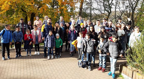 Gruppenbild mehrerer Familien auf dem Hexentanzplatz (Foto: D.Lang) Gruppenbild mehrerer Familien auf dem Hexentanzplatz (Foto: D.Lang)