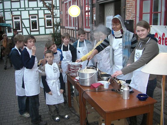 F&uuml;r den "Handwerkermarkt" auf dem Blasii-Kirchplatz sucht der KILA noch helfende H&auml;nde (Foto: Frank Tuschy)