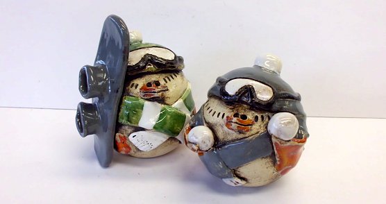 Lustige Keramikfiguren sind Bestandteil de Angebots (Foto: NTL)