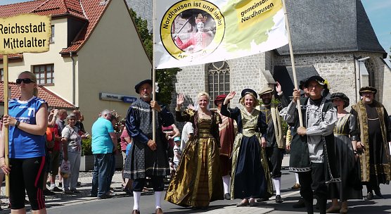 Festumzug im Jahre 2017 (Foto: Stadtverwaltung NDH) Festumzug im Jahre 2017 (Foto: Stadtverwaltung NDH)