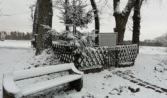 Passend zum ersten Advent präsentiert sich das Harzdorf in weißem Gewand (Foto: W.Jörgens) Passend zum ersten Advent präsentiert sich das Harzdorf in weißem Gewand (Foto: W.Jörgens)