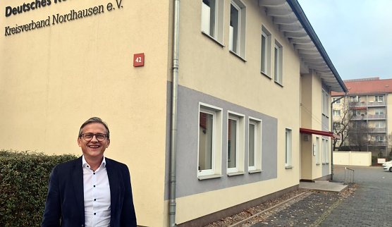 Uwe Kramer am Verwaltungssitz des DRK Kreisverbandes in der Halleschen Stra&szlig;e in Nordhausen (Foto: NUV)