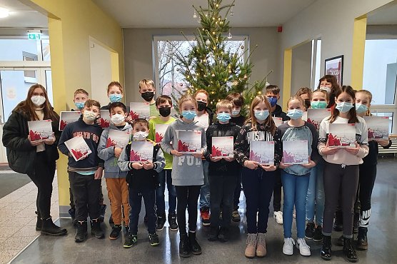 Gro&szlig;e Freude &uuml;ber die leckeren Adventskalender (Foto: C.B&ouml;ck)