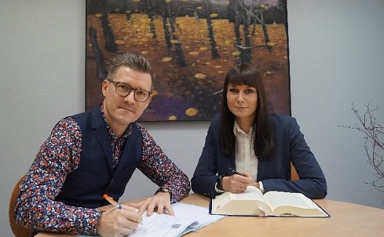 H&auml;lt die Verweigerung einer Lohnfortzahlung Ungeimpfter den bestehenden Gesetzen stand? (Foto: Koch&Boikat)