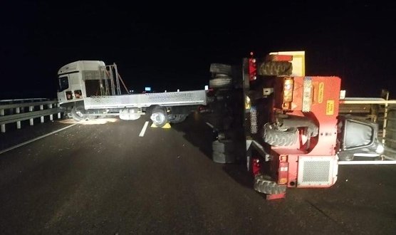 Verunfallter LKW auf der A4 (Foto: API)
