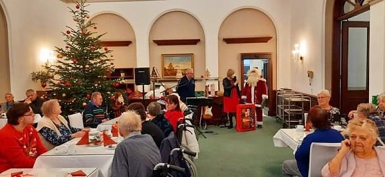 Heilig Abend in der Neanderklinik (Foto: Neanderklinik Harzwald GmbH) Heilig Abend in der Neanderklinik (Foto: Neanderklinik Harzwald GmbH)