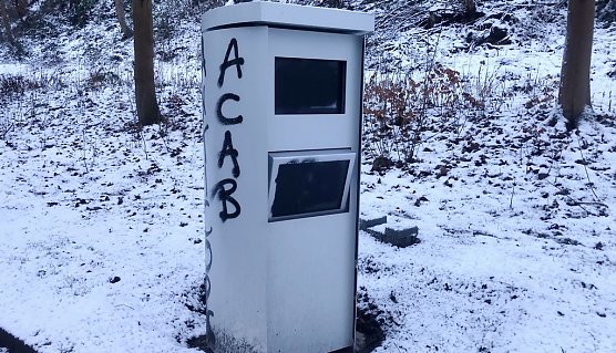 Beschmierter Blitzer in Ilfeld (Foto: Silvio Dietzel)