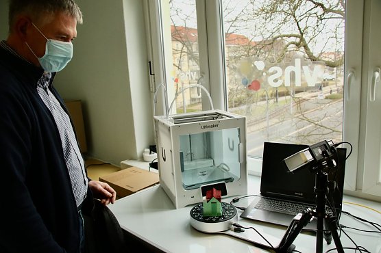 Den 3D-Scanner zum 3D-Drucker hat Gerhard T&ouml;lle schon ausprobieren k&ouml;nnen (Foto: agl)