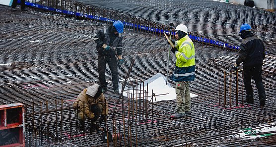 Arbeiter auf einer Winterbaustelle (Foto: IG BAU) Arbeiter auf einer Winterbaustelle (Foto: IG BAU)