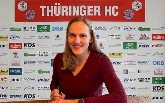 Annika Lott bei der Vertragsunterzeichnung. (Foto: THC)