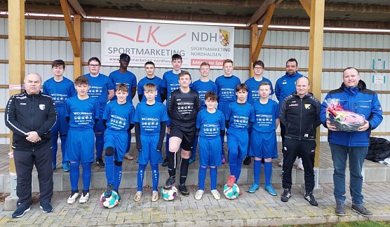 Neue Trikots f&uuml;r die C-Jugend der SpG Sundhausen/Windehausen (Foto: Wolff)