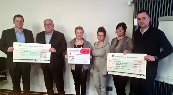 Von links: Sparkassenvorstand Thomas Seeber, Egon Primas, Silvia B&ouml;hme, Svitlana Lutsiv, Alla Lagovska und Niels Neu (Foto: nnz)