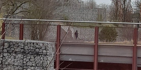 Hier steht der Mann fast jeden Morgen und gestikuliert in Richtung Frauenbergkirche  (Foto: privat)