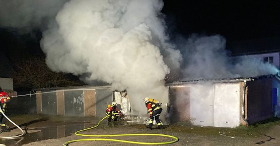 Ausgebrannte Garage in Niedersachswerfen (Foto: Polizei)
