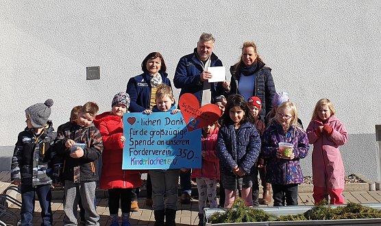 Spendenübergabe in Nirdersachsween (Foto: N.Kutschenreuther) Spendenübergabe in Nirdersachsween (Foto: N.Kutschenreuther)