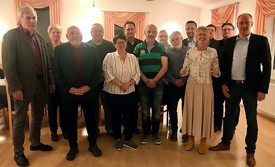 Zufrieden Gesichter nach langem Streit um die Finanzierung (Foto: Landratsamt Nordhausen) Zufrieden Gesichter nach langem Streit um die Finanzierung (Foto: Landratsamt Nordhausen)