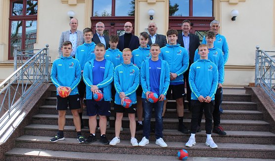Die Wolkramsh&auml;user Handballer der WK II aus der Regelschule "Hainleite" sind Th&uuml;ringens bestes Schulteam (Foto: oas)