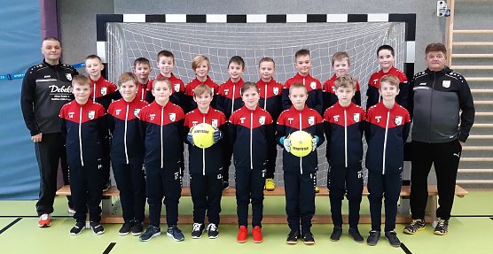 Neue Trainingsanzüge für die E-Junioren aus Harztor (Foto: R.Gerlach) Neue Trainingsanzüge für die E-Junioren aus Harztor (Foto: R.Gerlach)