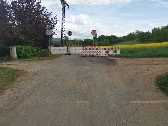Stra&szlig;ensperrung am Freibad in Niedersachswerfen (Foto: Susanne Schedwill)