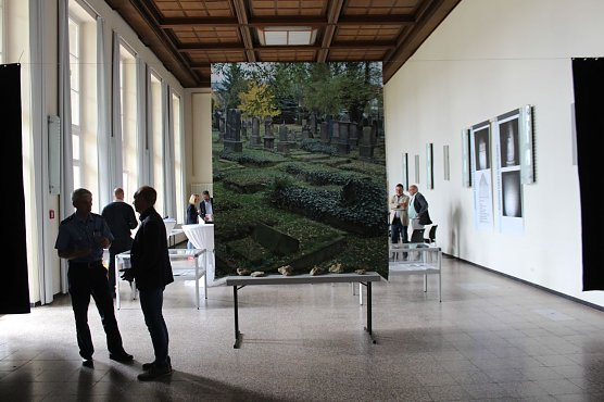Ausstellungser&ouml;ffnung gestern Nachmittag im Hue de Grais Saal (Foto: Eva Maria Wiegand)