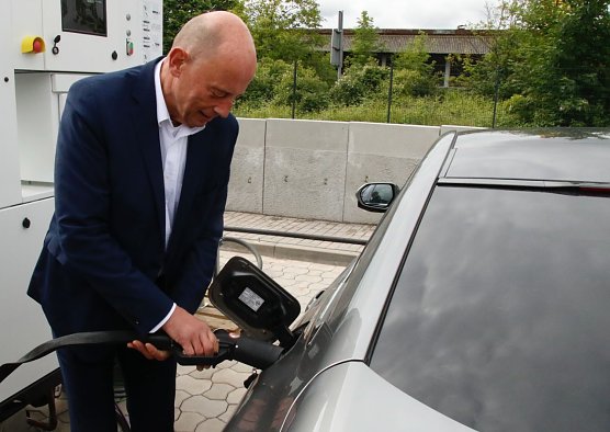 Auf dem Nordh&auml;user Firmengel&auml;nde findet sich die wohl h&ouml;chste Dichte an Wasserstofftankstellen in Europa, denn die Hydrogen-Anlagen m&uuml;ssen vor der Auslieferung eine ganze Reihe an Praxistests &uuml;berstehen (Foto: agl)