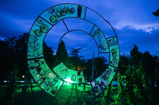 3. Open Air Kunstausstellung im Rosarium (Foto: Europa-Rosarium) 3. Open Air Kunstausstellung im Rosarium (Foto: Europa-Rosarium)