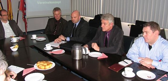 Vorgestellt (Foto: P. Grabe) Vorgestellt (Foto: P. Grabe)