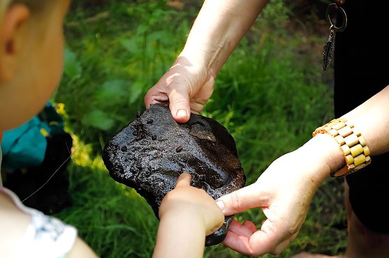 Kleine Forscher am Wasser (Foto: D.Jäger) Kleine Forscher am Wasser (Foto: D.Jäger)