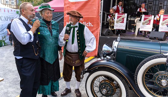 Die Altstadt-Originale mit ihrem Chauffeur Herrn Gr&ouml;bel (Foto: S.Tetzel)