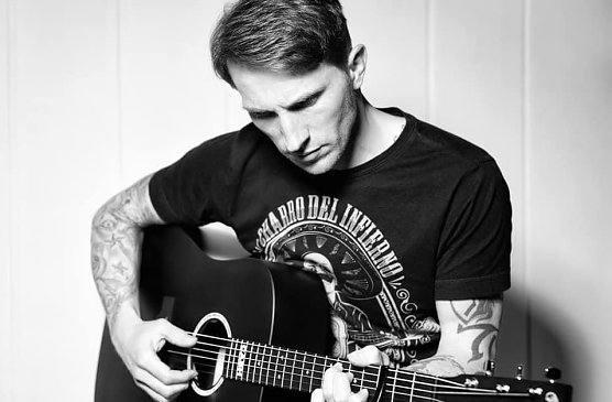 Der Musik Stefan Basler rockt5 mit Frank Karafka für den Frieden (Foto: C.Neubert) Der Musik Stefan Basler rockt5 mit Frank Karafka für den Frieden (Foto: C.Neubert)