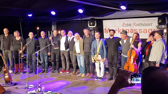 Da war gestern Abend schon einiges los auf der Parkdeckb&uuml;hne (Foto: nnz)