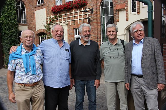 Sie waren vor 50 Jahren als Kampfrichter bei den Olympischen Spielen in M&uuml;nchen dabei: von links Dr. Wolfgang Czaja (Dreieich), Gerd Kluge (Hamburg), Hans Gr&ouml;schel (G&ouml;ttingen), Heiner Loose (Marburg) und Eberhardt Gramsch (G&ouml;ttingen) (Foto: Uwe Tittel)