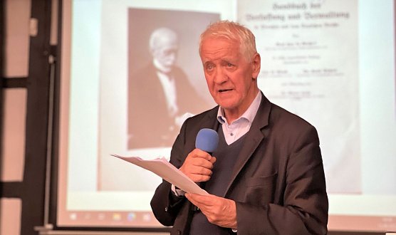 Robert von Lucius, Urenkel Hue des Grais' bei seinem Vortrag (Foto: V. Eisfeld) Robert von Lucius, Urenkel Hue des Grais' bei seinem Vortrag (Foto: V. Eisfeld)