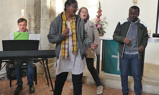 Gäste der 11. Vollversammlung des Ökumenischen Rates der Kirchen in Nordhausen (Foto: R.Englert) Gäste der 11. Vollversammlung des Ökumenischen Rates der Kirchen in Nordhausen (Foto: R.Englert)