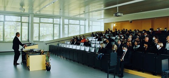 An der Hochschule Nordhausen wurde heute das grundsanierte Lehrgeb&auml;ude im Herzen des Campus in Betrieb genommen (Foto: agl)